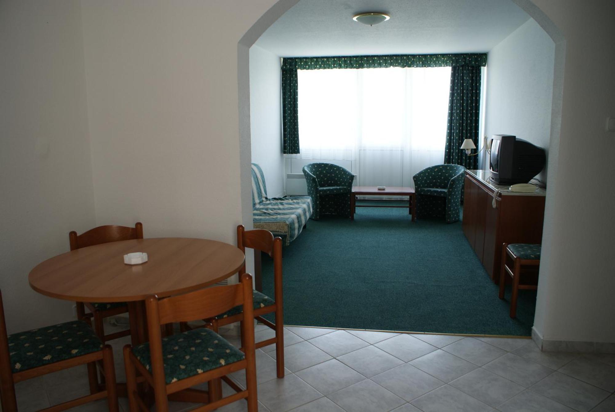 Riviera Park Hotel Balatonfoldvar Bagian luar foto
